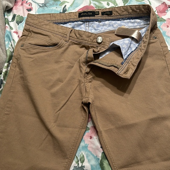 Like new original price was 120 dollars great condition bought from overseas - Picture 1 of 1